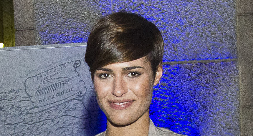 Miss Italia Alice Sabatini brindes com vinhos Ciù Ciù
